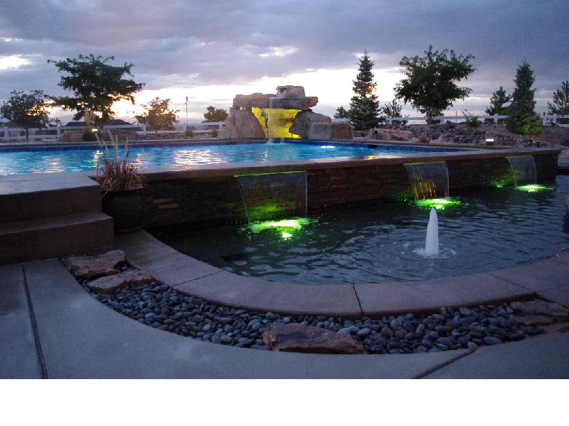 Residential pool with fountain